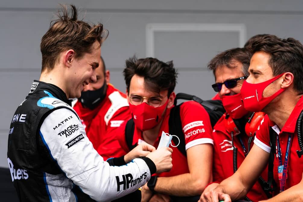 Rollercoaster weekend sees Piastri close on championship lead Gallery 3