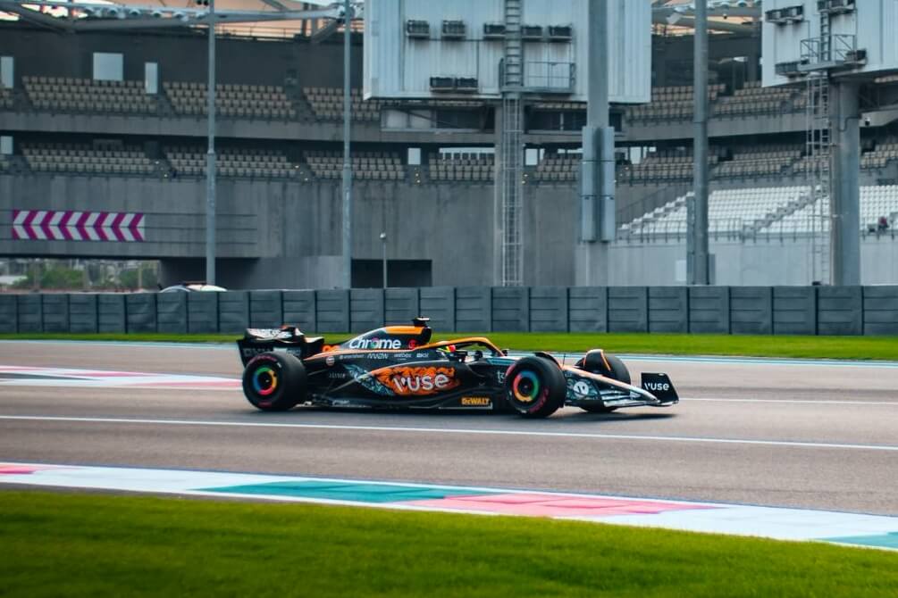 Oscar makes McLaren debut in post-season test Gallery 3