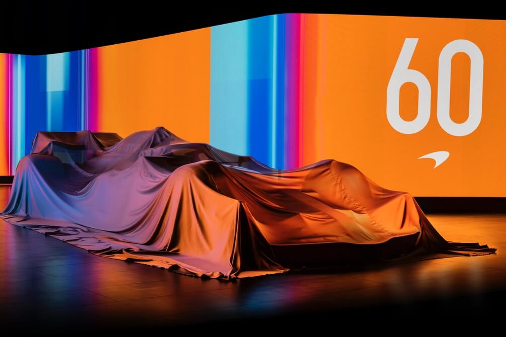 Oscar helps unveil the MCL60 Gallery 1